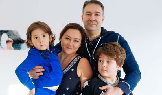Дмитрий Леус с женой и сыновьями